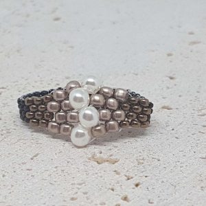 Bague en perles de rocailles